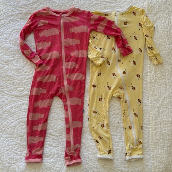 KICKEE PANTS Bundle of Two Pajamas 12-18M - Picture 2 of 3